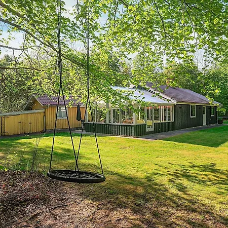 Dom wakacyjny Tranquil Oasis With Sauna And Whirlpool-by Traum Odde